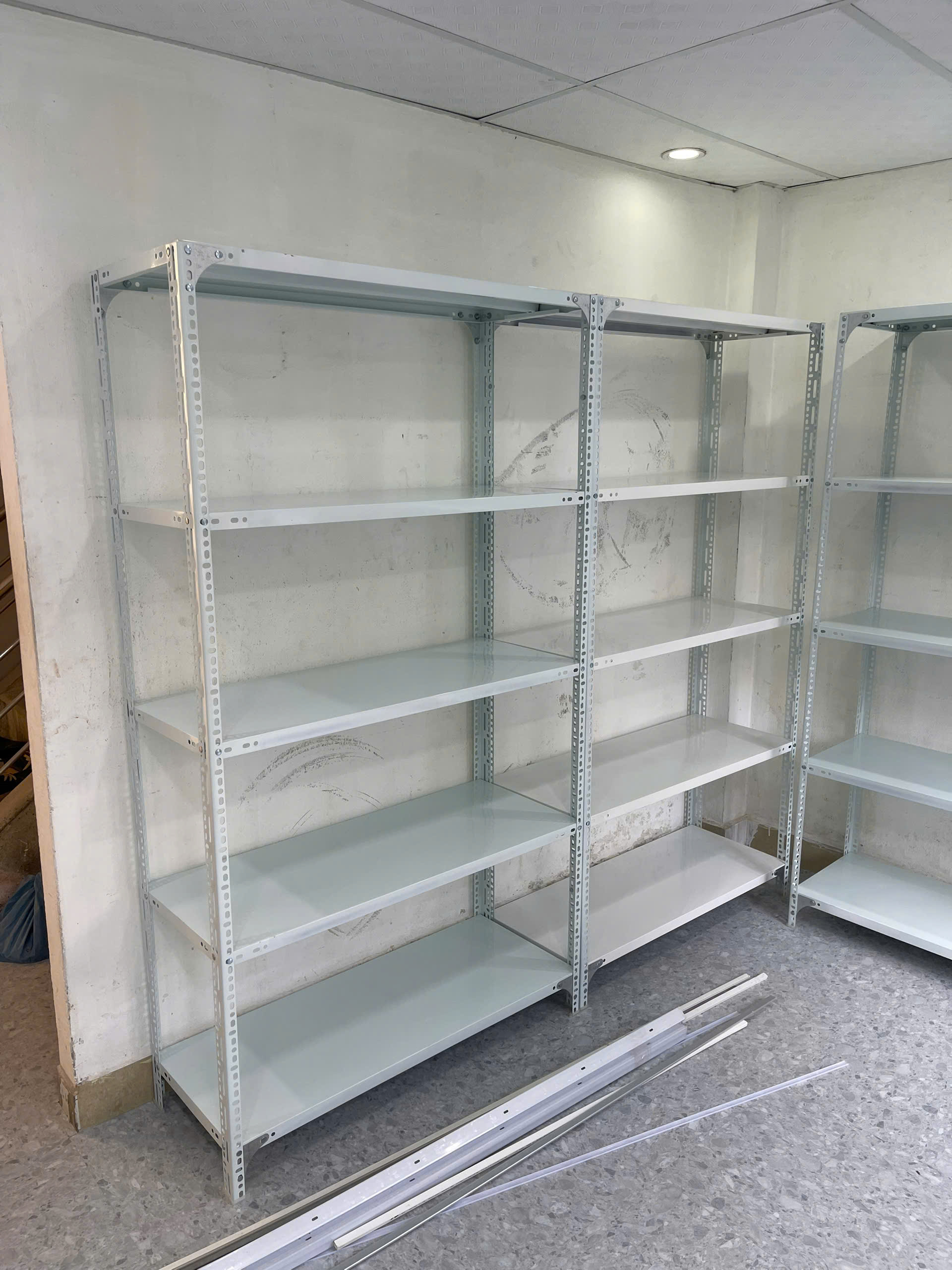 Kệ kho hàng - Kệ sắt v lỗ 5 Tầng