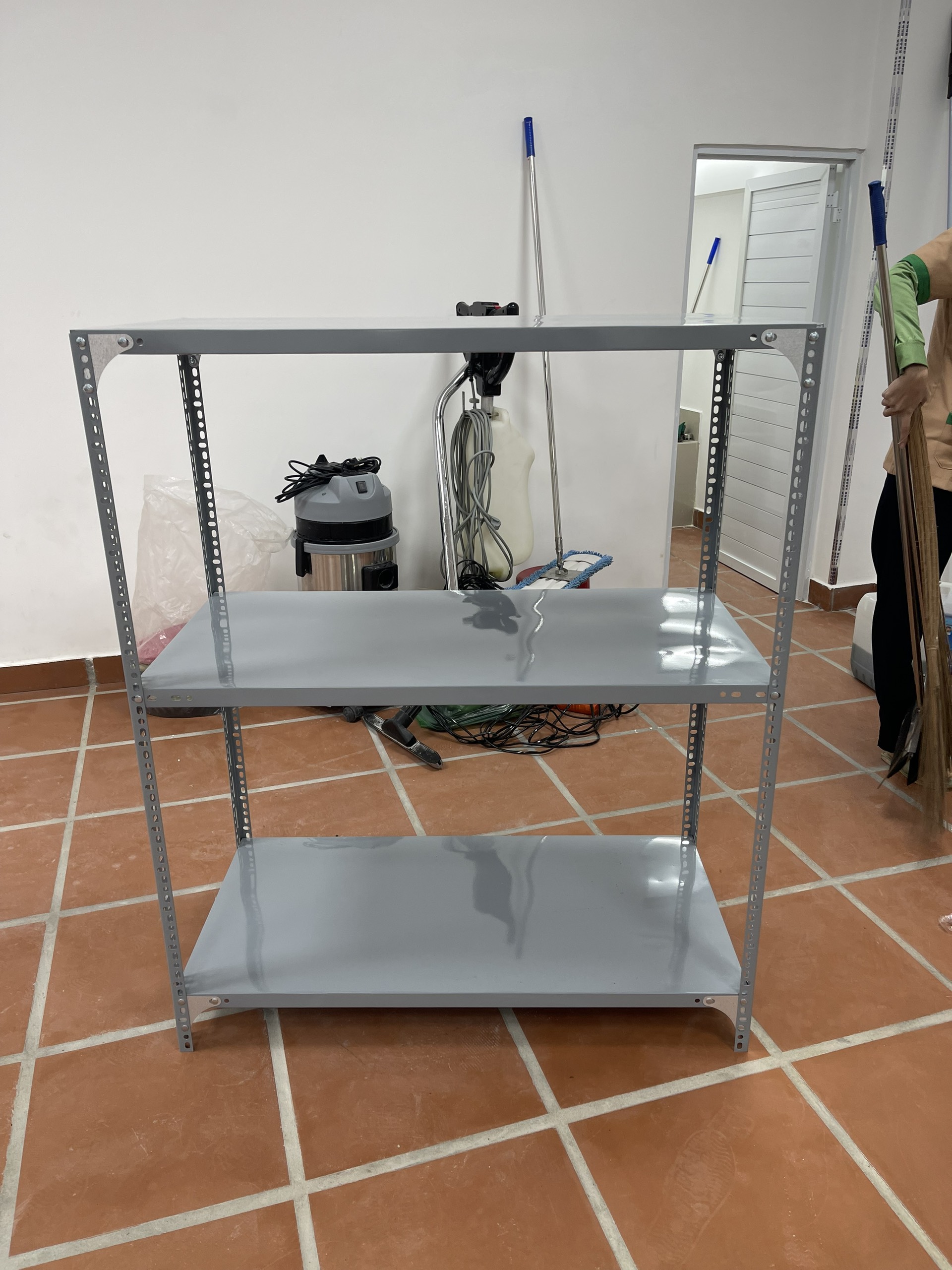 Kệ kho hàng - Kệ Sắt V lỗ loại 3 tầng